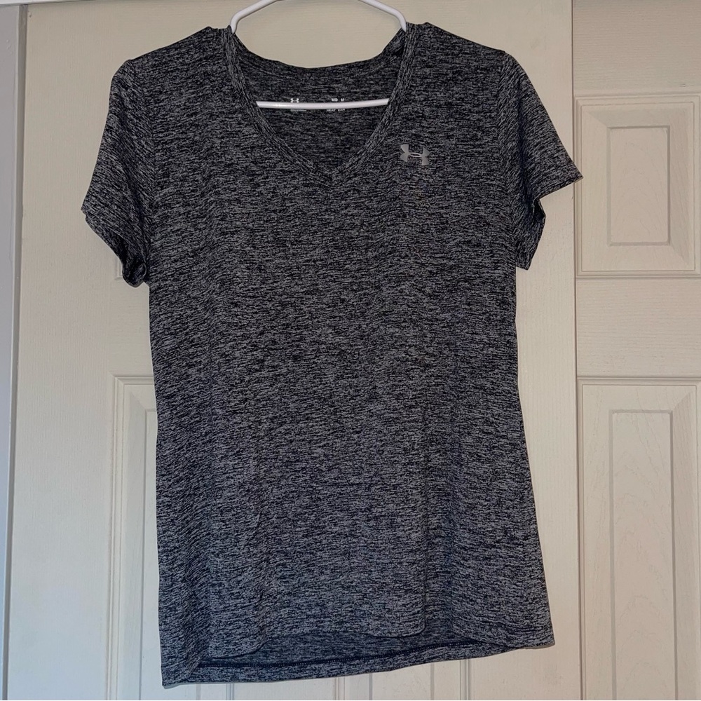 Under Armour Gray Black‎ Workout Athletic Dri Fit Top V-Neck Womens Size Medium